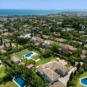 Magnificent villa with traditional Mediterranean architecture and boho-chic interiors in El Paraiso, Estepona Picture 33