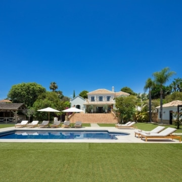 Magnificent villa with traditional Mediterranean architecture and boho-chic interiors in El Paraiso, Estepona Picture 12