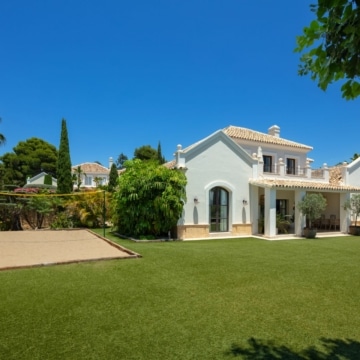 Magnificent villa with traditional Mediterranean architecture and boho-chic interiors in El Paraiso, Estepona Picture 13