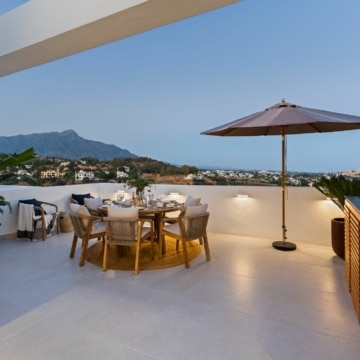 Stylish and modern townhouse with panoramic views in La Quinta, Benahavis Picture 12