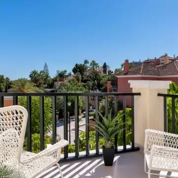 Recently renovated townhouse with unique interior in a prime location of Nueva Andalucia, Marbella Picture 38