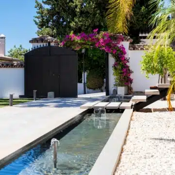 Luxurious golfside villa in a safe neighborhood of Nueva Andalucia, Marbella Picture 60