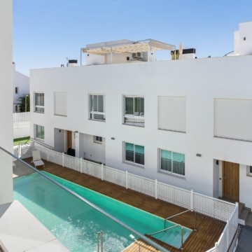 Newly built townhouse in a gated community in Nueva Andalucia, Marbella Picture 33