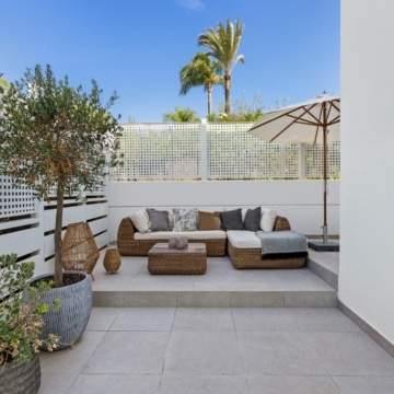 Newly built townhouse in a gated community in Nueva Andalucia, Marbella Picture 35