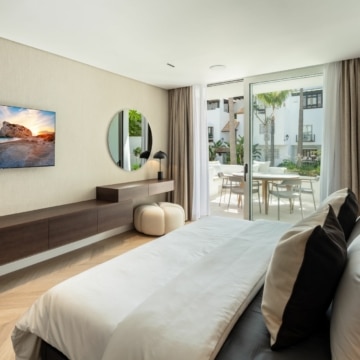 Modern apartment within the exclusive enclave of the Puente Romano Resort on the Marbella Golden Mile Picture 9