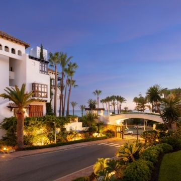 Modern apartment within the exclusive enclave of the Puente Romano Resort on the Marbella Golden Mile Picture 29