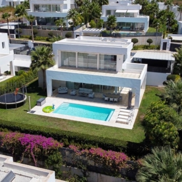 Luxurious modern villa located in the peaceful residential area of Rio Real Golf, Marbella Picture 12