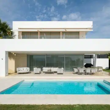 Luxurious modern villa located in the peaceful residential area of Rio Real Golf, Marbella Picture 9