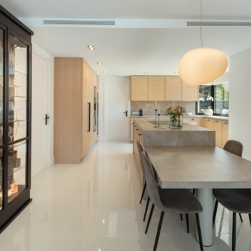 Stunning refurbished villa with modern architecture in La Cerquilla, Nueva Andalucia Picture 6