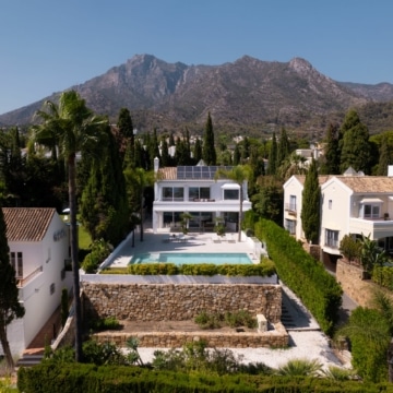 A beautifully renovated 5-bedroom villa in Balcones de Sierra Blanca, Marbella Golden Mile Picture 7