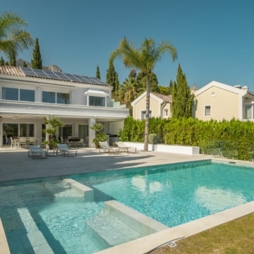 A beautifully renovated 5-bedroom villa in Balcones de Sierra Blanca, Marbella Golden Mile Picture 5