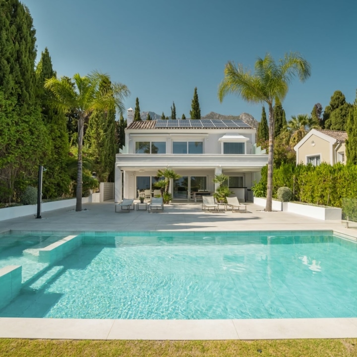 A beautifully renovated 5-bedroom villa in Balcones de Sierra Blanca, Marbella Golden Mile Picture