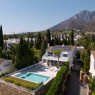 A beautifully renovated 5-bedroom villa in Balcones de Sierra Blanca, Marbella Golden Mile Picture 8