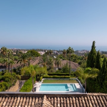 A beautifully renovated 5-bedroom villa in Balcones de Sierra Blanca, Marbella Golden Mile Picture 11