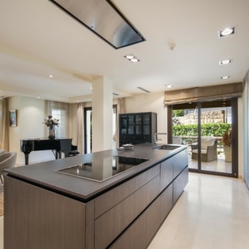 Magnificent ground floor apartment within the gated community of Aloha Park, Nueva Andalucia Picture 1
