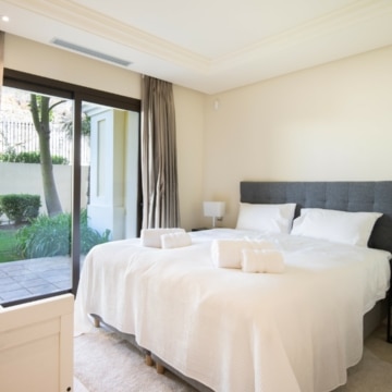 Magnificent ground floor apartment within the gated community of Aloha Park, Nueva Andalucia Picture 13