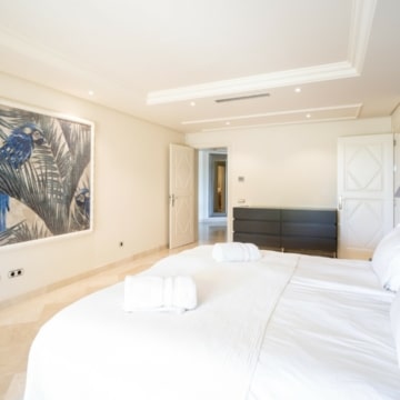 Magnificent ground floor apartment within the gated community of Aloha Park, Nueva Andalucia Picture 19