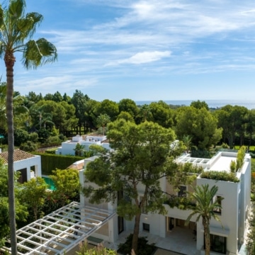 Spectacular villa within the serene gated community of Altos Reales, Marbella’s Golden Mile Picture 3