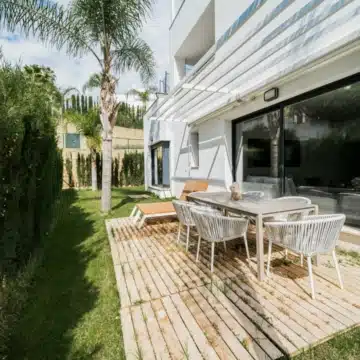 Modern garden apartment in Altos de Puente Romano on Marbella’s Golden Mile Picture 0