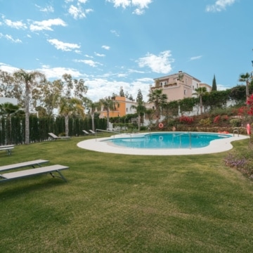 Modern garden apartment in Altos de Puente Romano on Marbella’s Golden Mile Picture 11