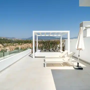 Exceptional 3 bed duplex penthouse apartment in Atalaya, Estepona Picture 3