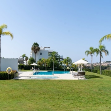 Exceptional 3 bed duplex penthouse apartment in Atalaya, Estepona Picture 4