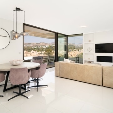 Exceptional 3 bed duplex penthouse apartment in Atalaya, Estepona Picture 2