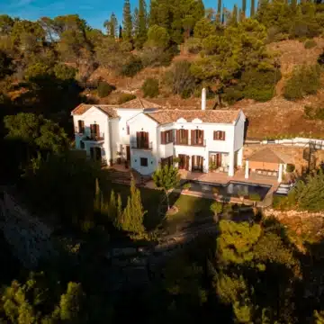 Luxurious villa nestled within the prestigious El Madroñal, Benahavis Picture 25