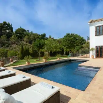 Luxurious villa nestled within the prestigious El Madroñal, Benahavis Picture 5