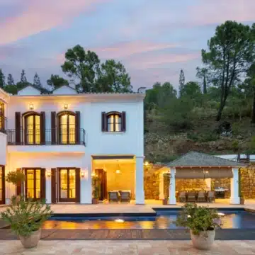 Luxurious villa nestled within the prestigious El Madroñal, Benahavis Picture 14