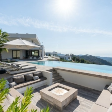 A villa with spectacular sea views in a gated community of Monte Mayor, Benahavís Picture 47