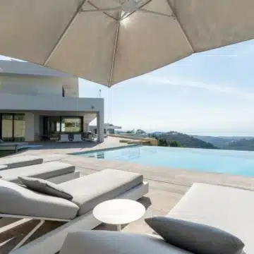 A villa with spectacular sea views in a gated community of Monte Mayor, Benahavís Picture 39