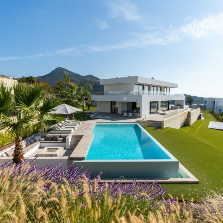 A villa with spectacular sea views in a gated community of Monte Mayor, Benahavís Picture