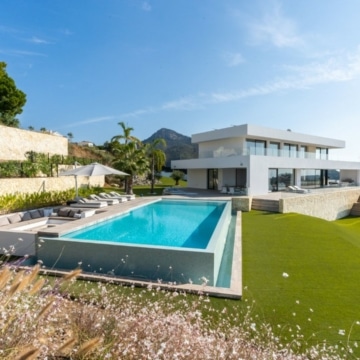 A villa with spectacular sea views in a gated community of Monte Mayor, Benahavís Picture 27