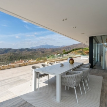 A villa with spectacular sea views in a gated community of Monte Mayor, Benahavís Picture 5