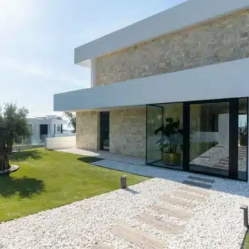 A villa with spectacular sea views in a gated community of Monte Mayor, Benahavís Picture 11