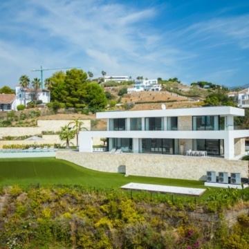 A villa with spectacular sea views in a gated community of Monte Mayor, Benahavís Picture 12