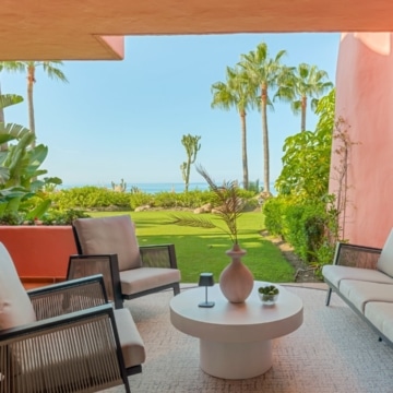 Frontline beach 3-bedroom ground floor apartment in Cabo Bermejo, Estepona Picture 1