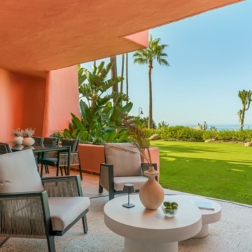 Frontline beach 3-bedroom ground floor apartment in Cabo Bermejo, Estepona Picture 24