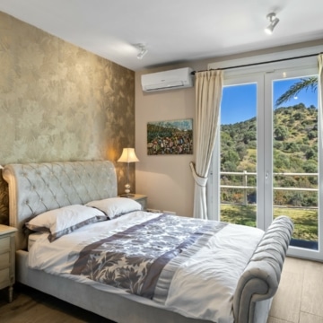 Charming villa with beautiful sea views in Calahonda, Mijas Costa Picture 11