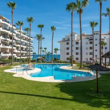 Beachfront apartment with breathtaking sea views in Calahonda, Mijas Picture 19