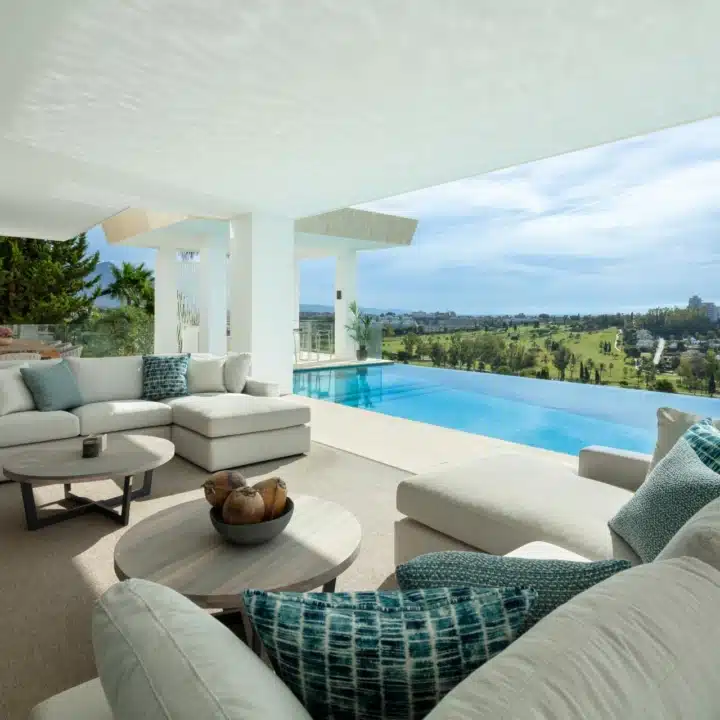 Contemporary villa with magnificent views in El Paraiso, Estepona Picture