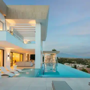 Contemporary villa with magnificent views in El Paraiso, Estepona Picture 24