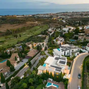 Contemporary villa with magnificent views in El Paraiso, Estepona Picture 31