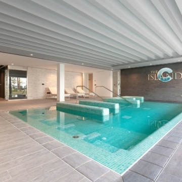 Modern contemporary frontline beach townhouse in Estepona Picture 11