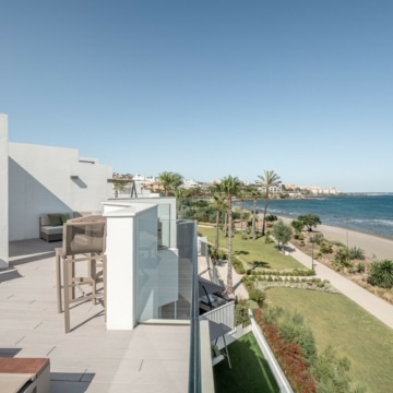 Modern contemporary frontline beach townhouse in Estepona Picture 13