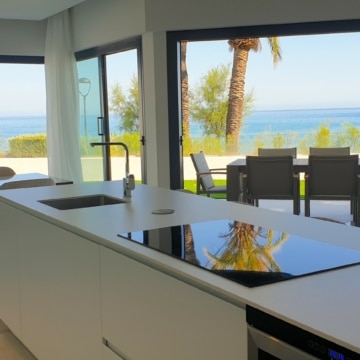 Modern contemporary frontline beach townhouse in Estepona Picture 7