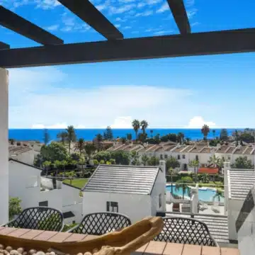 Elegant and unique beach penthouse with panoramic views in Estepona Picture 8