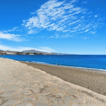 Elegant and unique beach penthouse with panoramic views in Estepona Picture 18