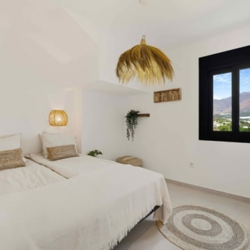 Elegant and unique beach penthouse with panoramic views in Estepona Picture 9